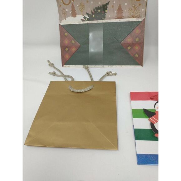 Christmas Gift Bags Lot of 12 Various Sizes and includes Gift Card Gift Bags - Picture 5 of 8
